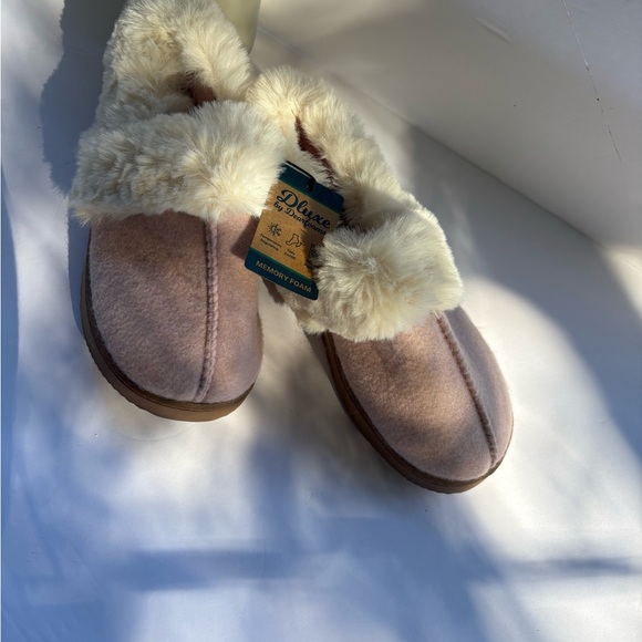 Women's Pink Memory Foam Slippers - Picture 3 of 4